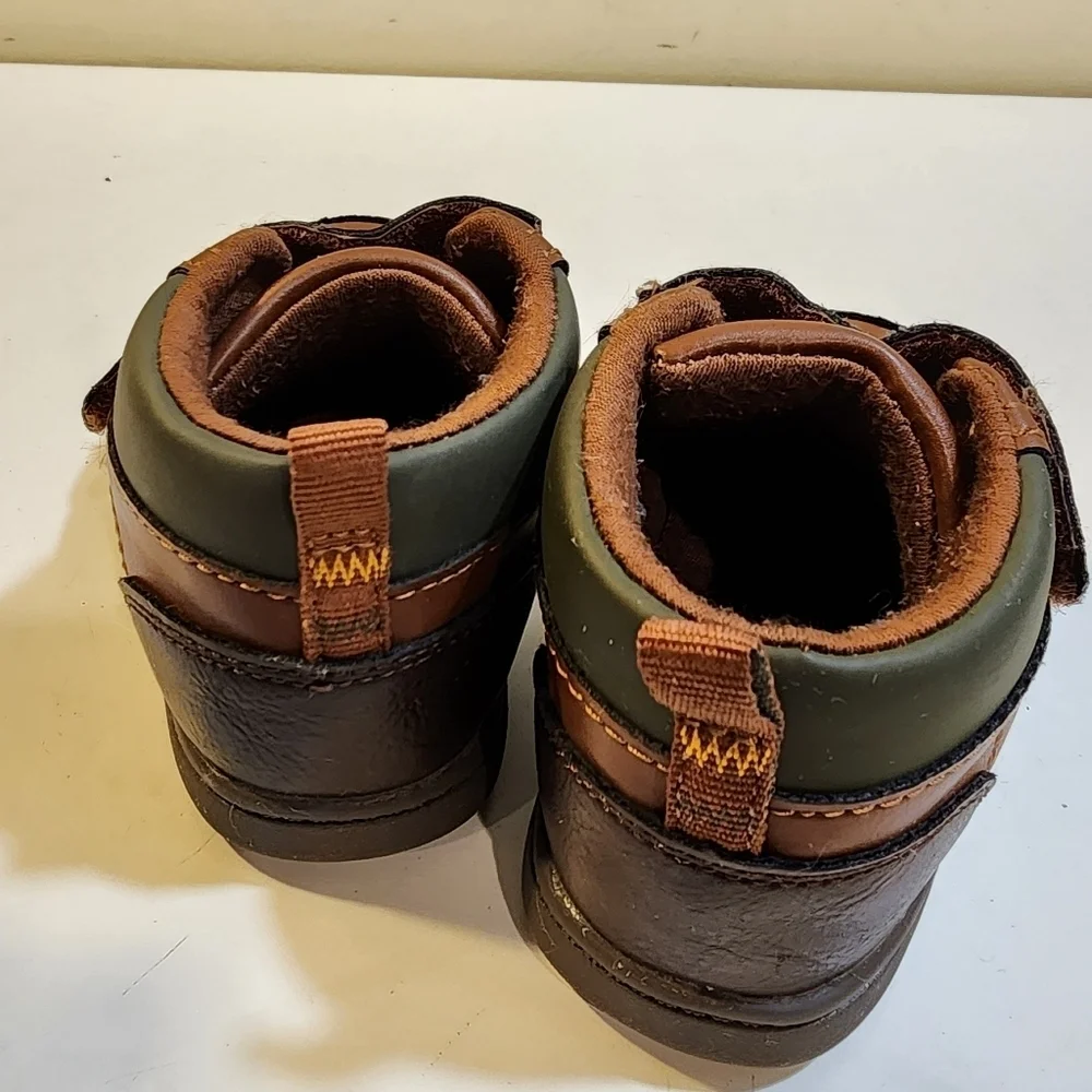 Carter's baby's brown booties size 5.5M
